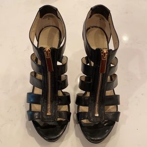 Black leather sandals with gold zipper